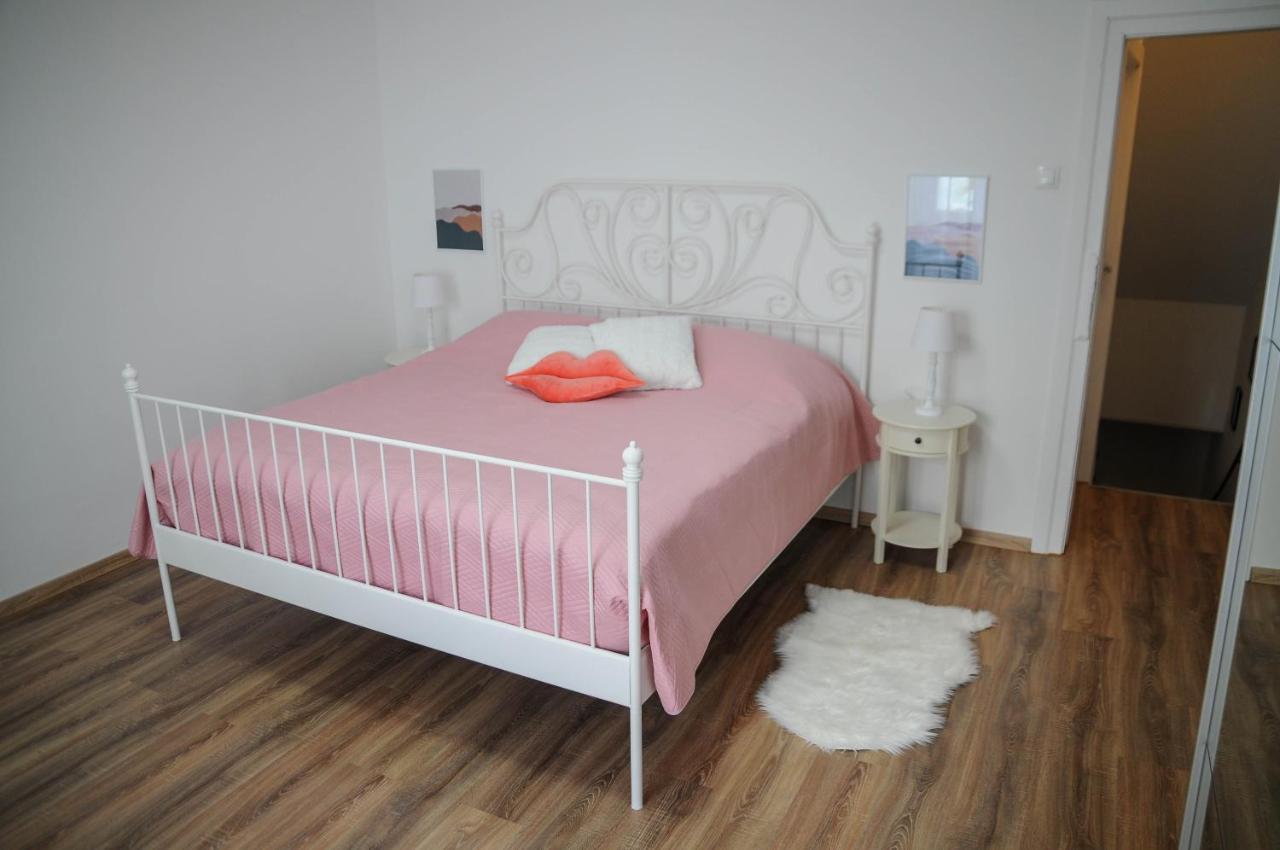 Apartman Gulliver In The Center, 10 Meters From The Sea With Private Parking In Natural Shade Rabac Exteriör bild