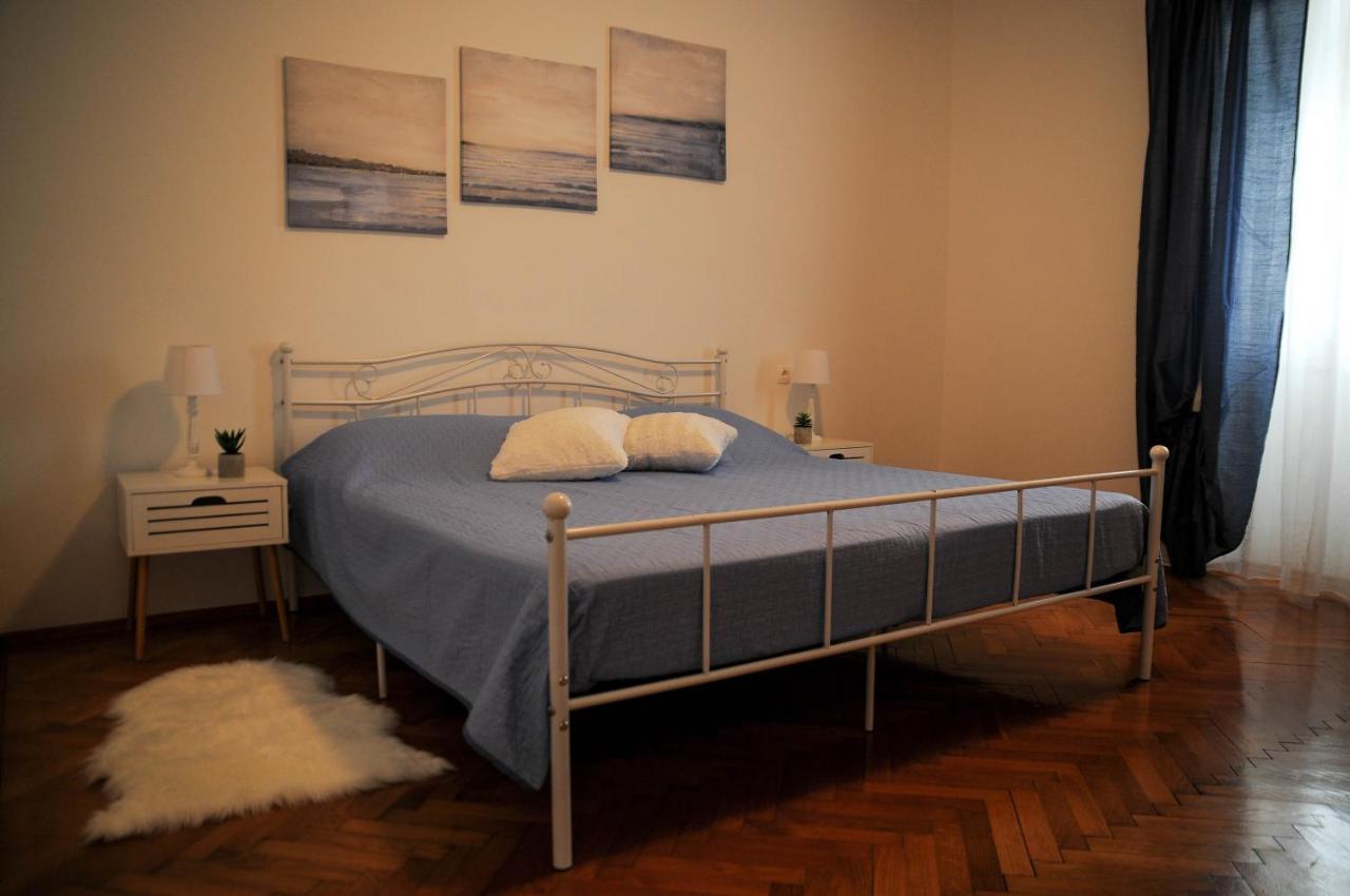 Apartman Gulliver In The Center, 10 Meters From The Sea With Private Parking In Natural Shade Rabac Exteriör bild